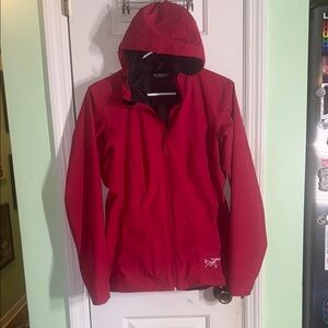 Arc’teryx Berry Pink Solano Gore Windstopper Lightweight Hiking Jacket Size M